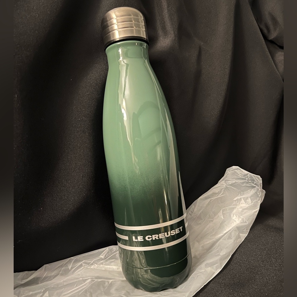 Le Creuset Artichaut Gradient Hydration Bottle - NWT - Original Box